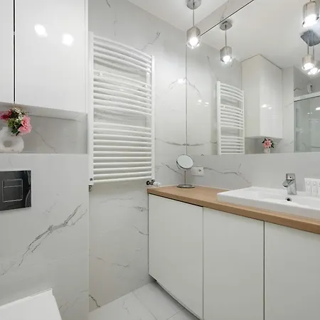 Klimatyczny Z Parkingiem I Balkonem By Renters * فروتسواف