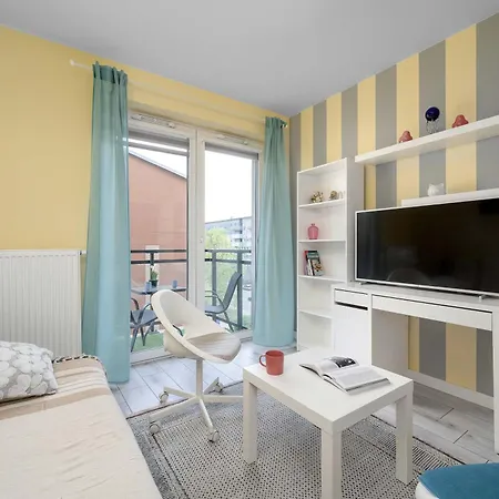 Klimatyczny Z Parkingiem I Balkonem By Renters * فروتسواف