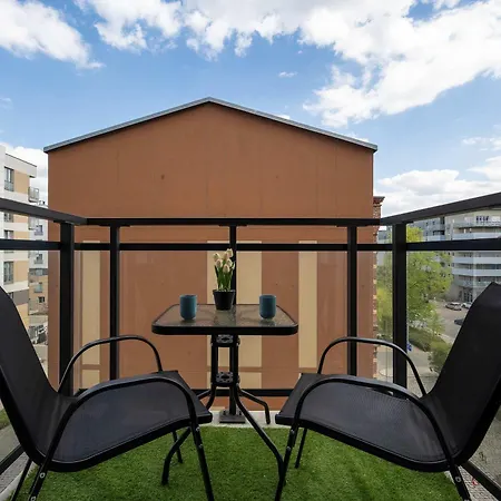 Klimatyczny Z Parkingiem I Balkonem By Renters شقة